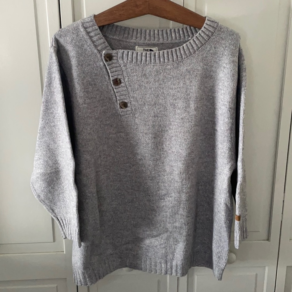 The North Face 3 Button 3/4 Sleeve Grey Sweater XL